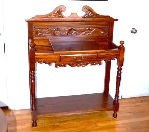 Entry way / Foyer chest .