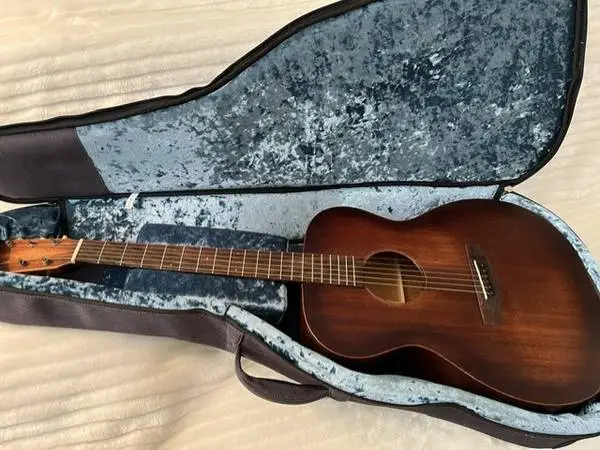 *Super Nice Martin 000-15M Streetmaster Acoustic/Electric w/Case
