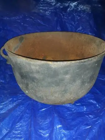Antique/Huge Cast Iron Cooking/Washing Pot