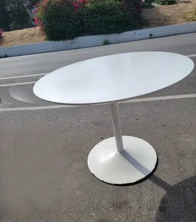 round MCM white lacquered pedestal tulip dining TABLE
