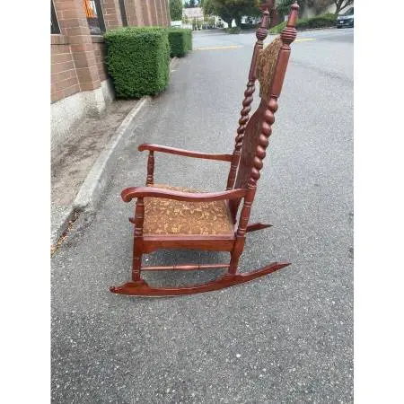 VINTAGE ANTIQUE MAHOGANY CARVED VICTORIAN STYLE ROCKING CHAIR