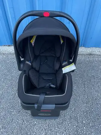 Graco SnugRide SnugLock LX 35 Infant Car Seat - Used good cond