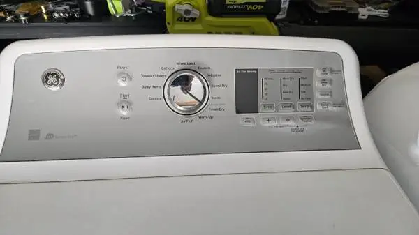 GE 7.4 cu. ft. Capacity electric dryer