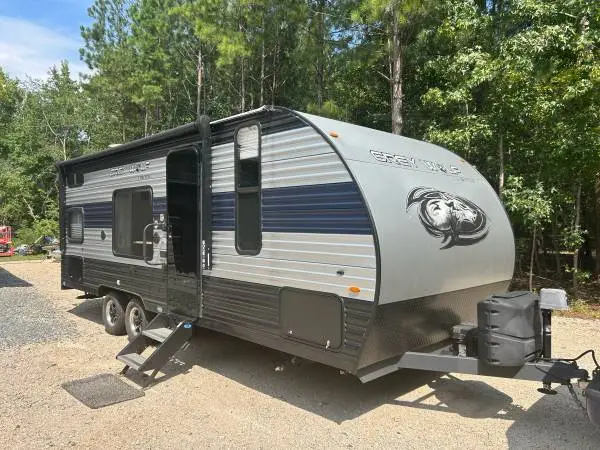 Grey wolf 2022 RV trailer like new beautiful, must see!