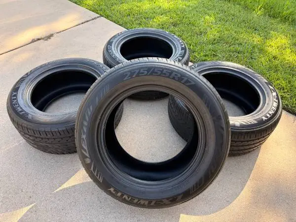 Only (2) 275/55/17 Lexani LX-Twenty Tires 109V Like new !!