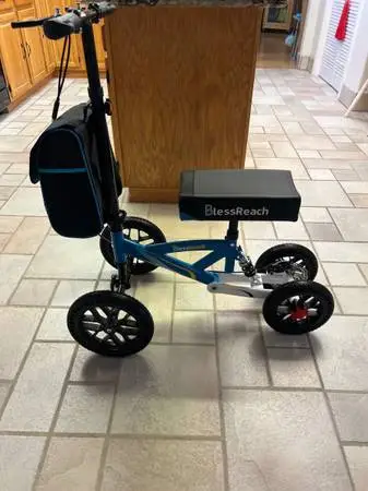 KNEE WALKER/SCOOTER-NEW