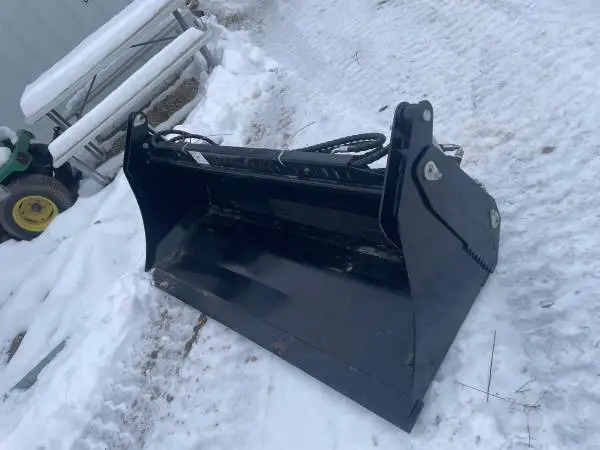 Skid steer combo bucket