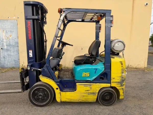 Forklift Komatsu FG25SHT-12 (Runs Great, Lower Hours)