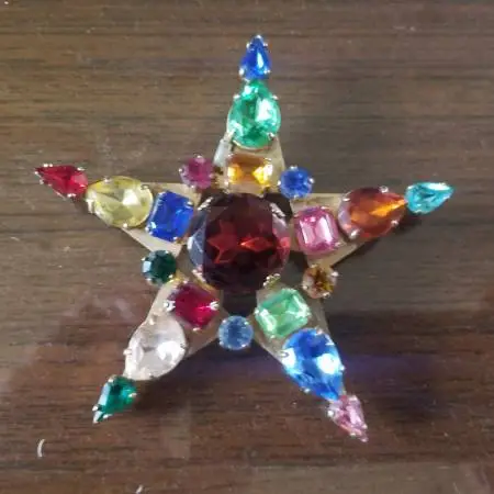 Beautiful Jeweled Star Vintage Costume Pin Brooch