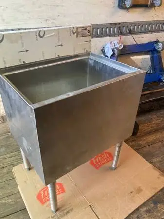 24 ice bin with cold plate - KROWNE-