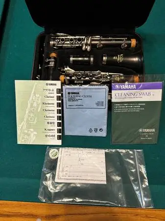 Yamaha YCL – 200ADll clarinet with hard case in box