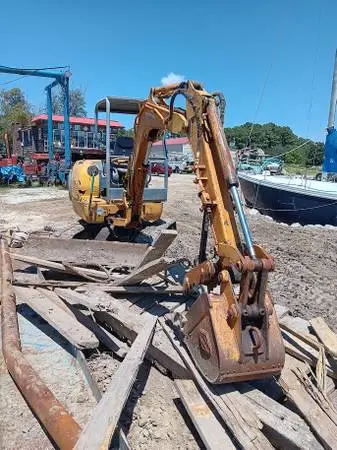 Komatsu Excavator PC27R 8000 LBS