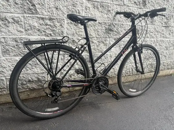 Women’s Liv 21-speed hybrid commuter bike LARGE for 57 to 6’0”