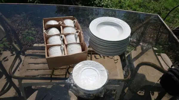 MIKASA  (24 PIECE) SETTING OFF WHITE