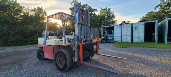 2001 NISSAN 10,000Lb Forklift With Side Shift And Duals