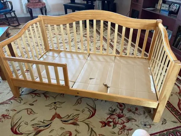 Used toddler bed