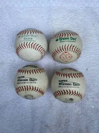 SOFTBALLS GREEN DOT