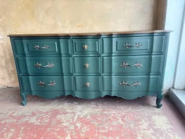 Beautiful Wave front dresser