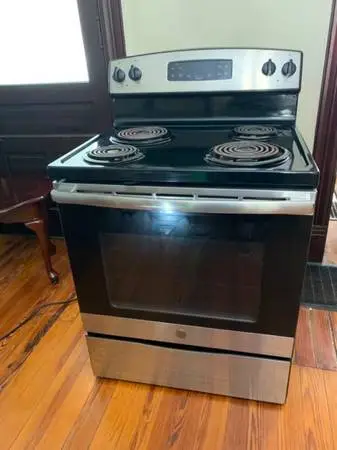 GE®️ 30 Free-Standing Electric Range
