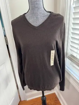 Sonoma BROWN Men’s V-Neck Sweater (MEDIUM)— NEW with tags!