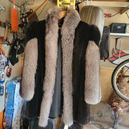 Ladies extra large Arctic Fox and mink coat super high end