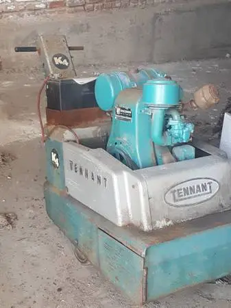 TENNANT (SCARIFIER) INDUSTRIAL FLOOR MACHINE