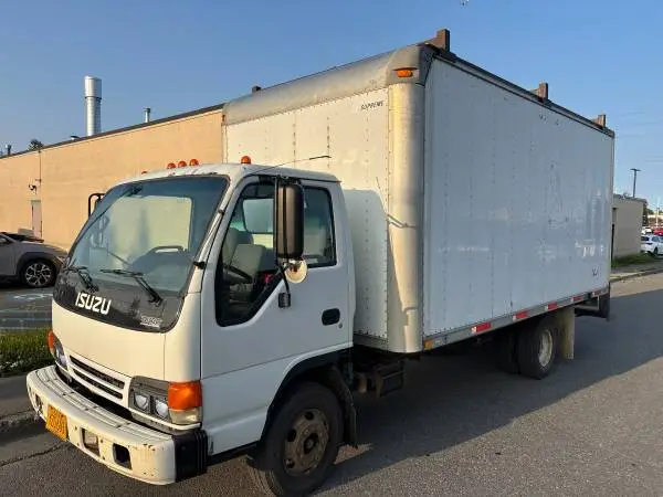 2005 ISUZU DIESEL BOX TRUCK