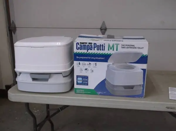 Thetford Campa Potti MT 4 gal/with riser