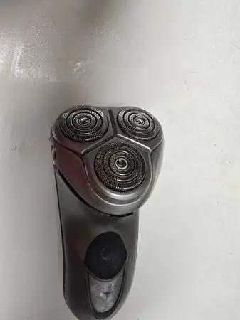 Norelco Rechargeable Razor –🟡Works Perfectly