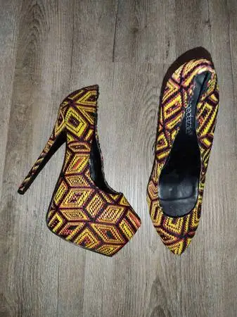 Shoedazzle Retana Pumps (Size 9) for sale