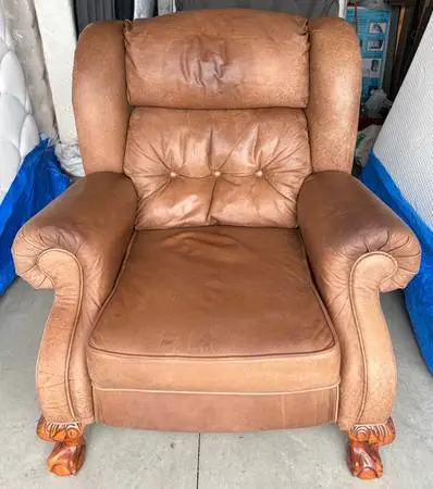 Lane Genuine Leather Recliner with Tufted Back/Rolled Arms/Carved Feet