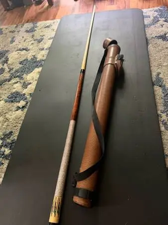 McDermott G407 pool cue