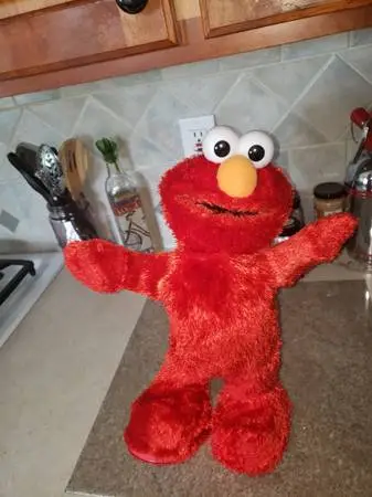 Extremely Rare Dancing Talking Orig. 2010 Elmo Hokey Pokey