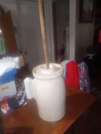 Antique stoneware 4 gallon butter churn