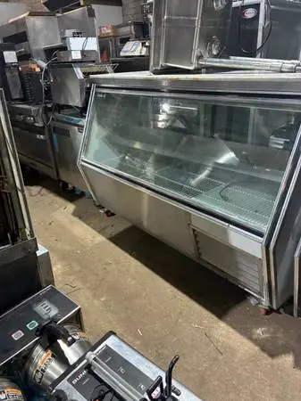 6 ft deli case /restaurant equipment