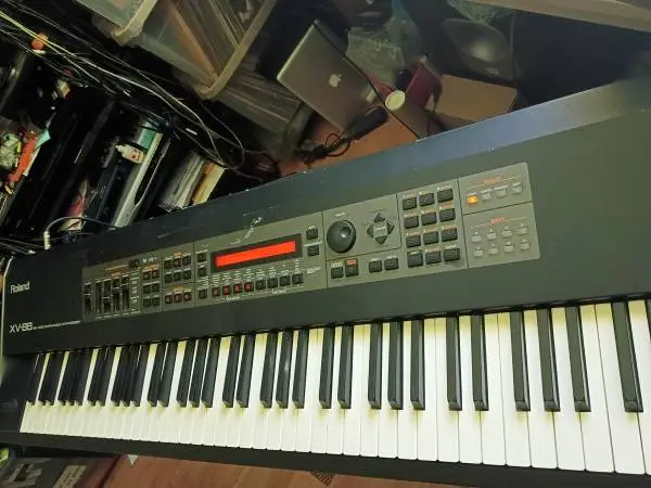 Roland XV-88 Synthesizer Classic Weighted Keys Piano Vintage 26 Years