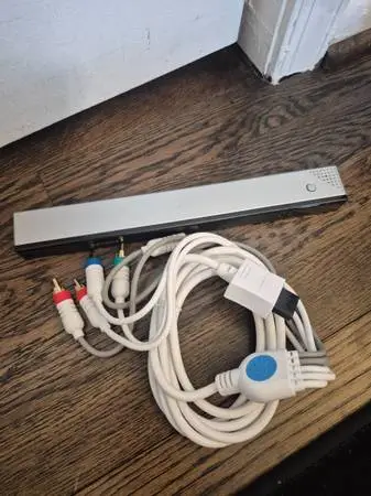 Nintendo Wii and Wii U component cable and wireless sensor bar