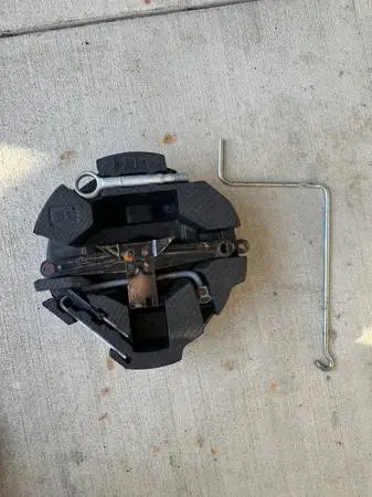 Spare tire jack