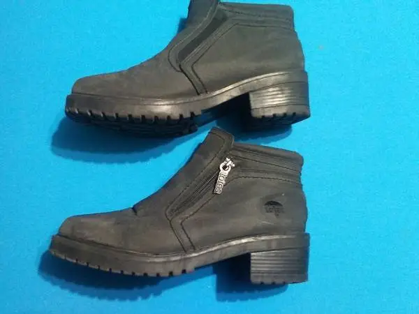 Totes Black Short Ankle Winter Boot Size 8