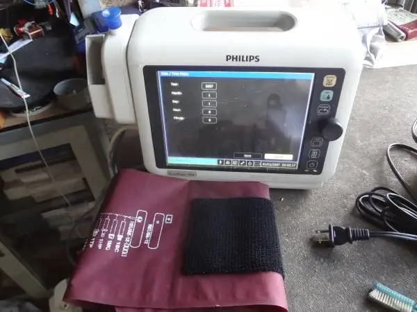 Philips SureSigns VS4 Vital Signs Monitor with Accessories