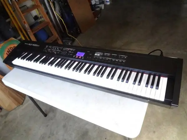 ROLAND RD-700SX STAGE PIANO