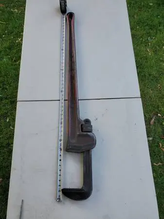 Rigid pipe wrench