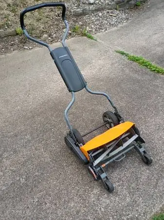 Fiskars reel-type push mower