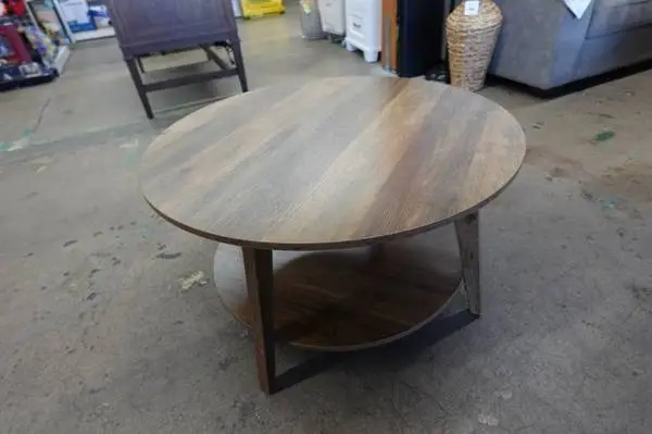 VASAGLE 2-Tier 31.5″ x 17.7″ Round Coffee Table, Honey Brown
