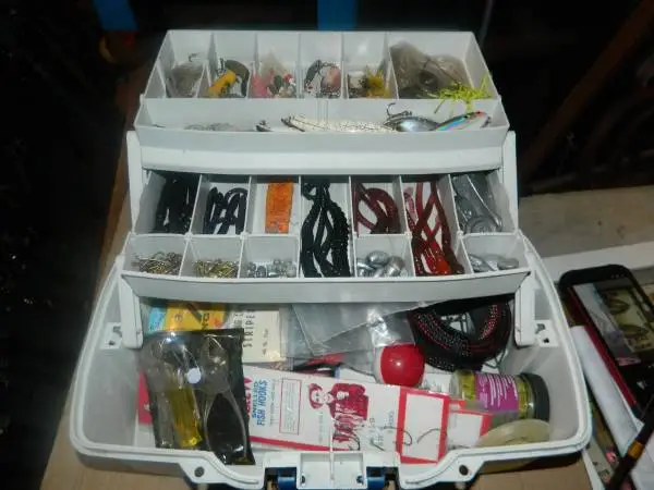 LARGE PLANO TACKLE BOX FULL OF TACKLE