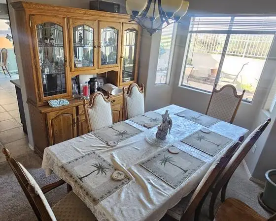 Solid Oak Dining Room Set, Hutch + Table & Chairs (Very Good Condition