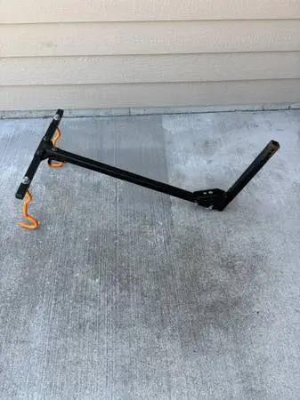 Bicycle carrier / hitch mount