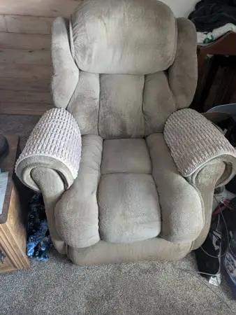 Electric Recliner (tan)