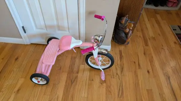 Radio Flyer, Classic Dual Deck Tricycle, 12 Front Wheel