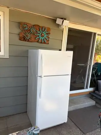 Frigidaire 18cf Refrigerator Works Perfect